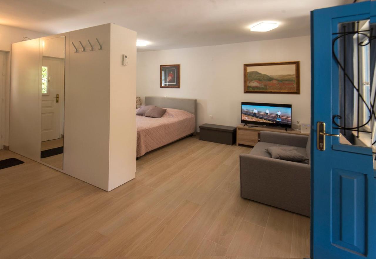 Studio Apartman Roza Стон Екстериор снимка